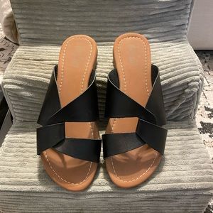 Black sandals by Hey Girl